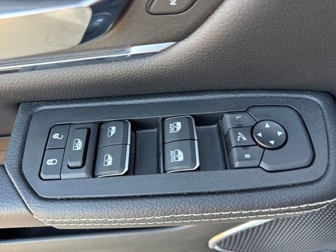 Used 2025 RAM 1500 Laramie image 18