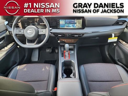 New 2025 Nissan Kicks SR image 6