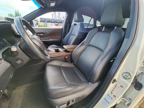 Used 2022 Toyota Venza XLE image 12