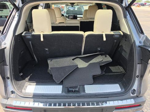 Used 2023 INFINITI QX60 Sensory w/ Vision Package FWD image 17