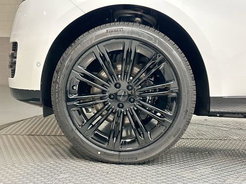 New 2026 Land Rover Range Rover Long Wheelbase SE image 17