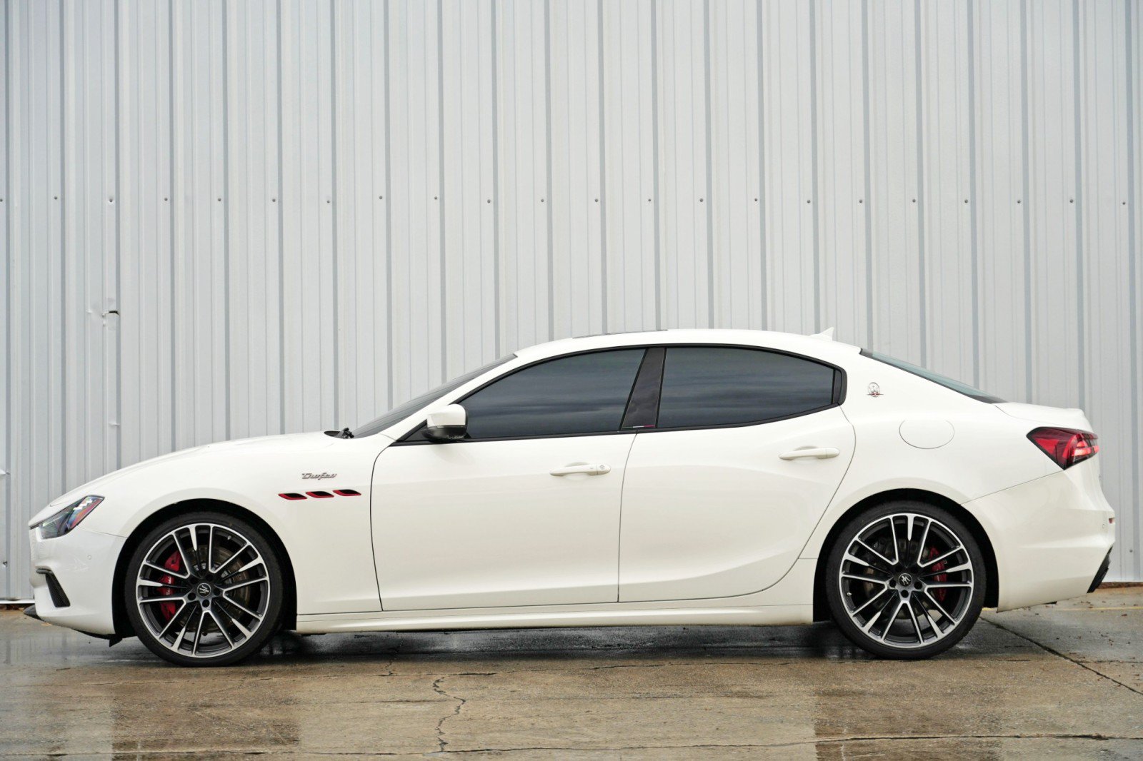 Used 2021 Maserati Ghibli Trofeo RWD image 9