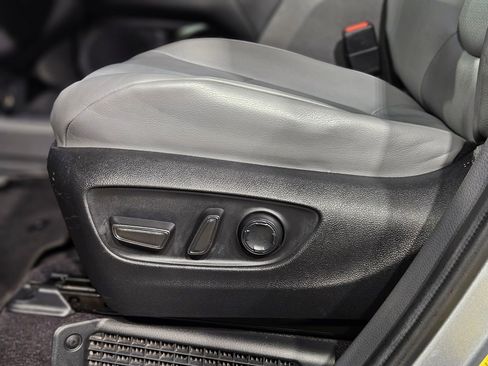 Used 2022 Toyota Sienna XLE image 23