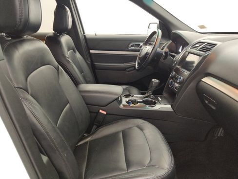 Used 2018 Ford Explorer XLT w/ Equipment Group 202A image 21