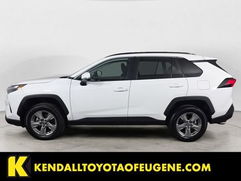 Used 2025 Toyota RAV4 XLE AWD/4WD image 2