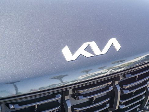 Certified 2024 Kia Sorento X-Line EX AWD/4WD image 12