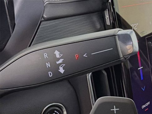 Used 2024 GMC Acadia Elevation image 17