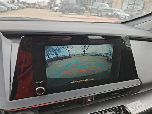 Used 2024 Toyota Prius LE image 22