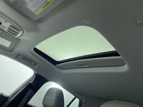 Used 2025 Chevrolet Trax ACTIV w/ Sunroof Package image 32