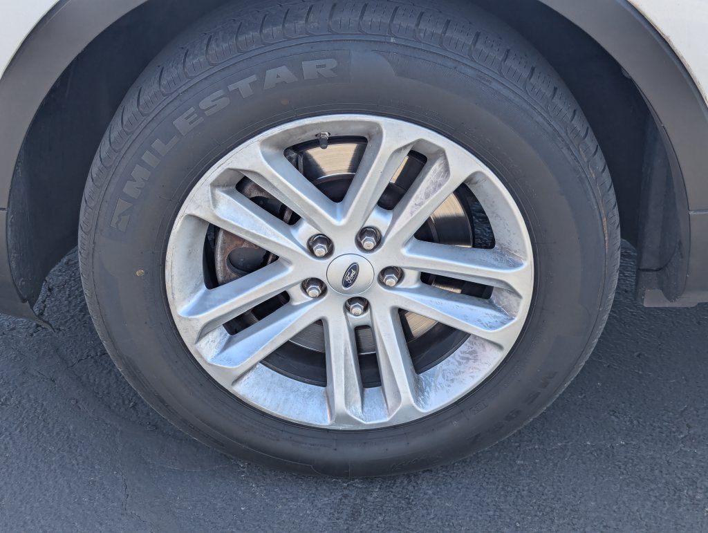 Used 2017 Ford Explorer XLT w/ Equipment Group 202A FWD image 13