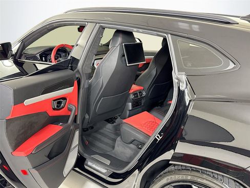Used 2020 Lamborghini Urus image 26