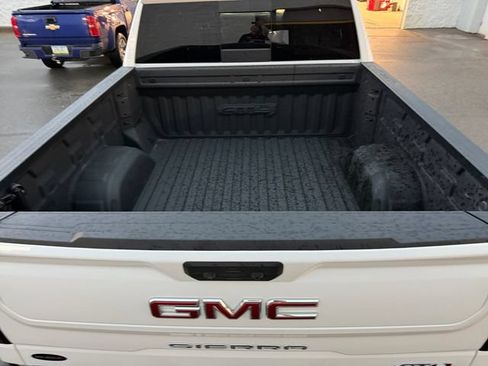 Used 2024 GMC Sierra 1500 AT4 w/ AT4 Preferred Package AWD/4WD image 17