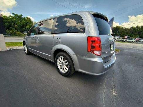 Used 2019 Dodge Grand Caravan SXT image 5