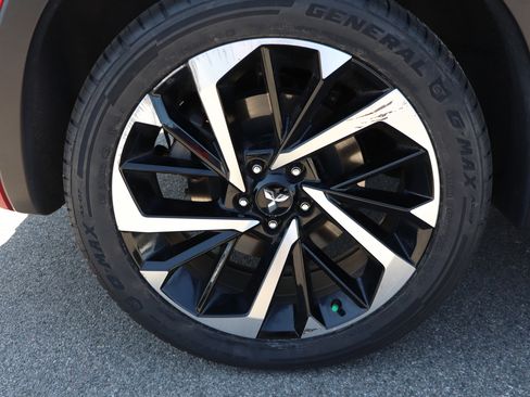 Used 2023 Mitsubishi Outlander SEL AWD/4WD image 19