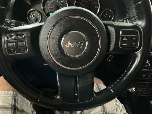 Used 2015 Jeep Wrangler Unlimited Sahara w/ Connectivity Group AWD/4WD image 16