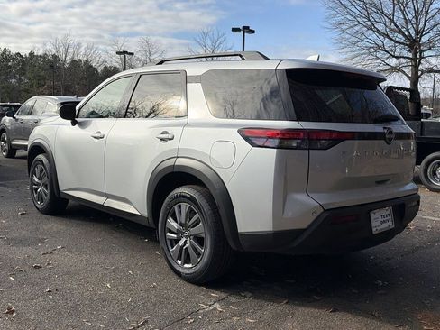 Certified 2025 Nissan Pathfinder SV image 3