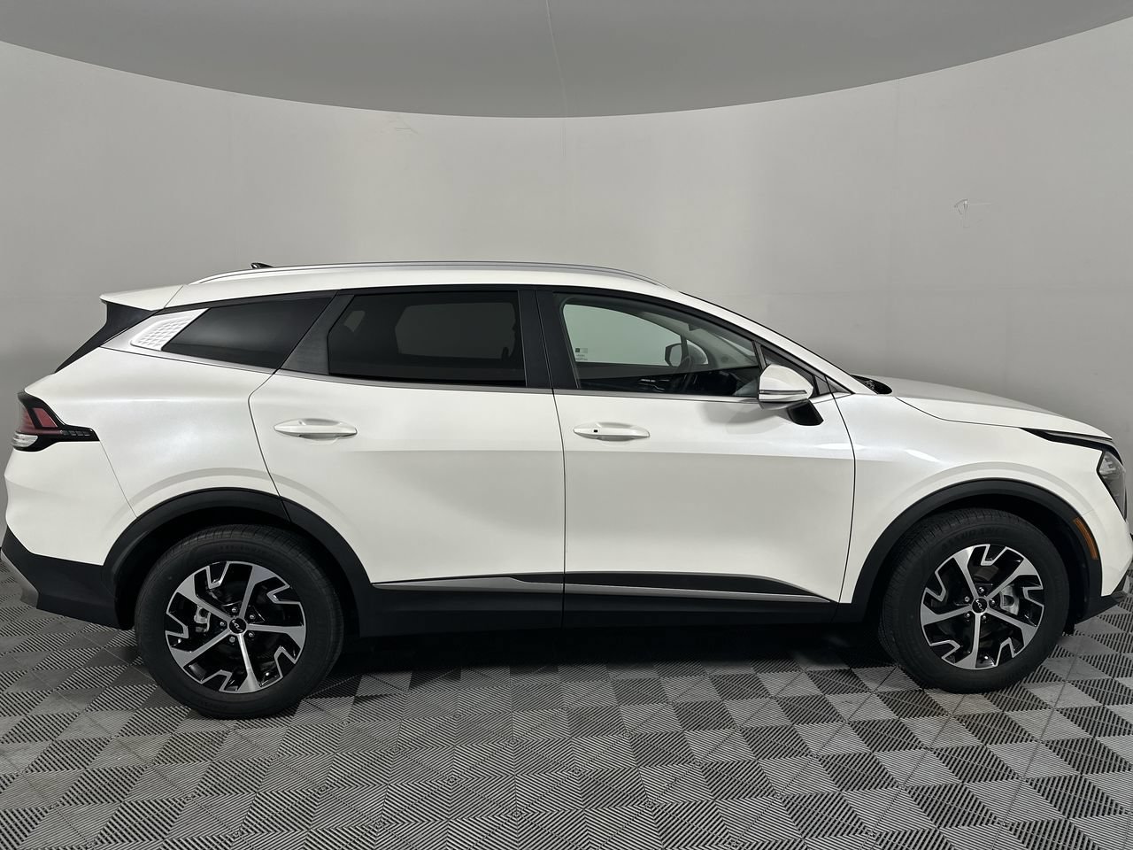 Used 2023 Kia Sportage EX AWD/4WD image 18