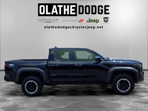 Used 2024 Toyota Tacoma TRD Off-Road AWD/4WD image 29