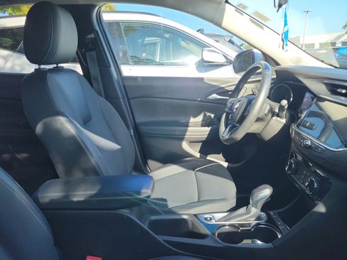 Used 2022 Buick Encore GX Preferred w/ Cold Weather Comfort Package FWD image 10