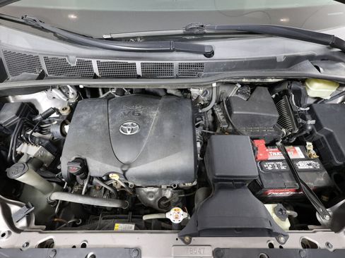 Used 2018 Toyota Sienna LE FWD image 33