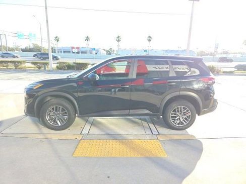 Used 2024 Nissan Rogue S image 8