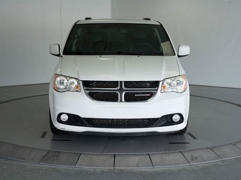 Used 2016 Dodge Grand Caravan SXT FWD image 2