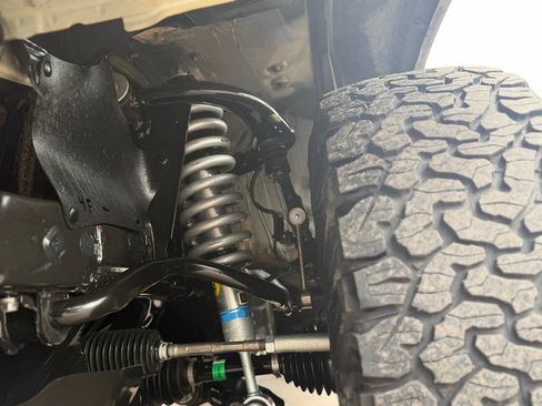 Used 2018 Toyota Tacoma TRD Off-Road w/ Technology Package AWD/4WD image 28