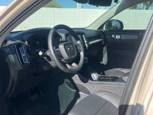 Certified 2025 Volvo XC40 B5 Ultra w/ Climate Package AWD/4WD image 18
