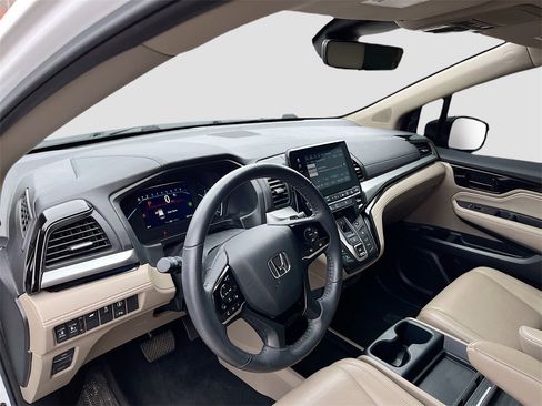 Used 2023 Honda Odyssey Touring image 9