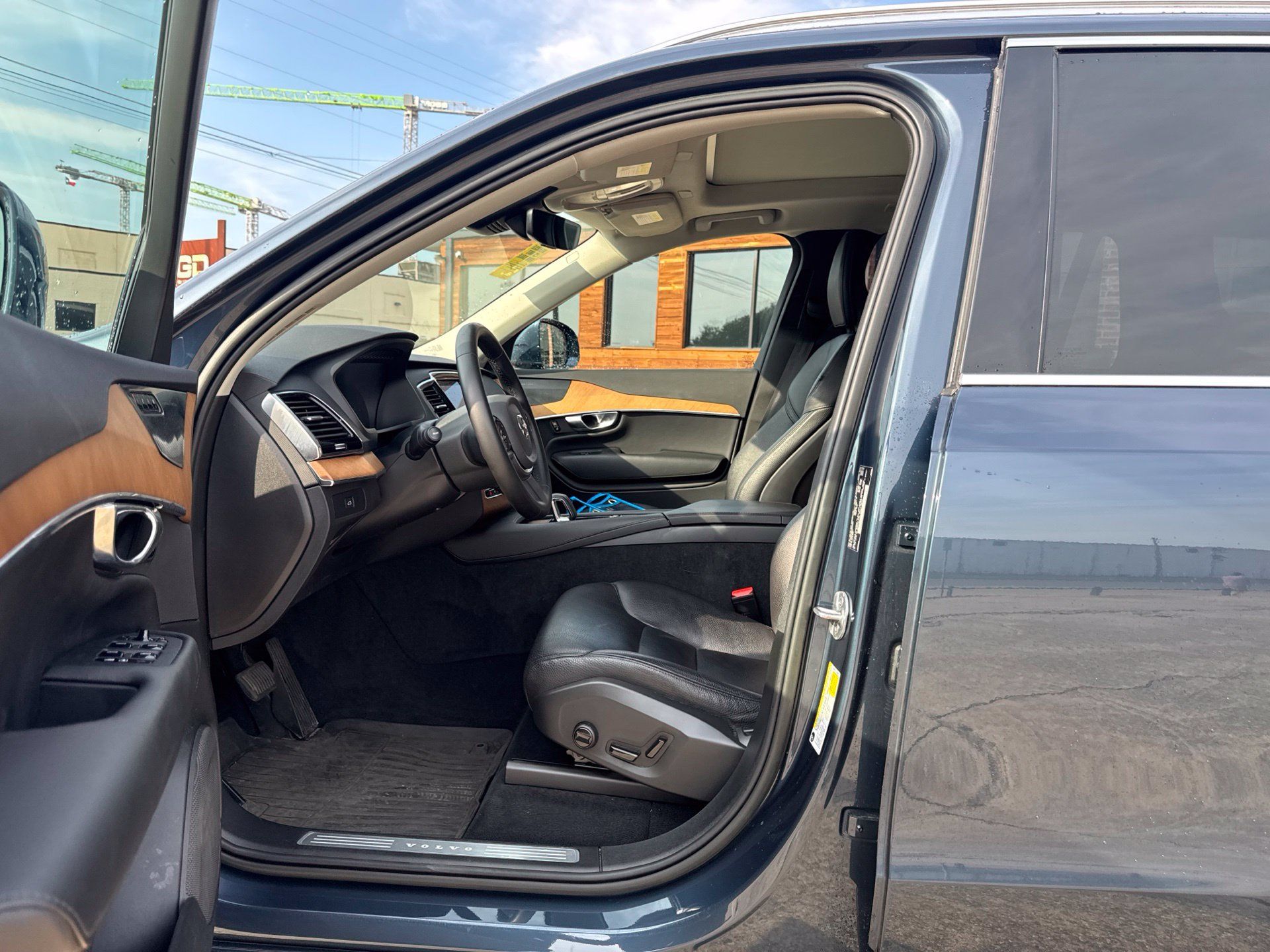 Used 2023 Volvo XC90 B6 Plus w/ Protection Package Premier AWD/4WD image 11