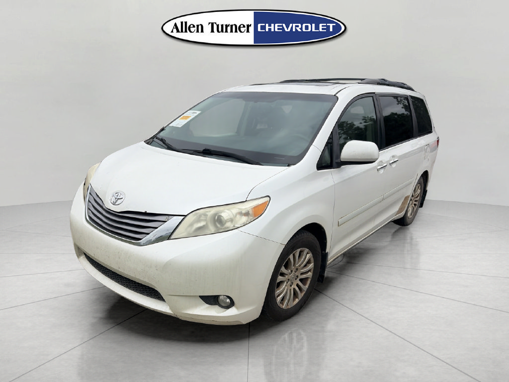 Used 2015 Toyota Sienna XLE FWD image 4