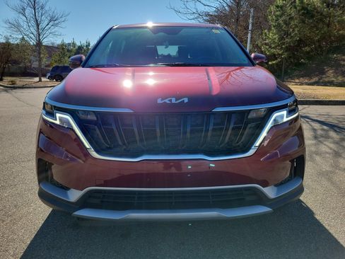 Used 2023 Kia Carnival LX image 23