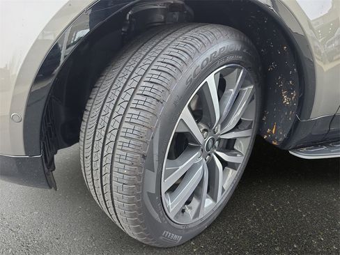 New 2025 Land Rover Discovery Dynamic SE image 35