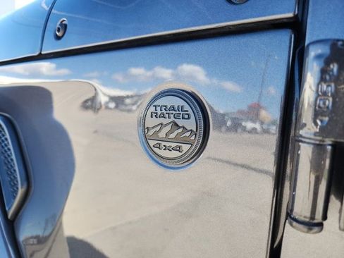 Used 2023 Jeep Gladiator Willys image 11