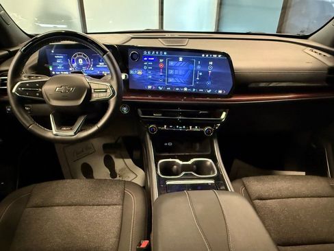 Used 2024 Chevrolet Traverse Z71 w/ Enhanced Driving Package AWD/4WD image 9