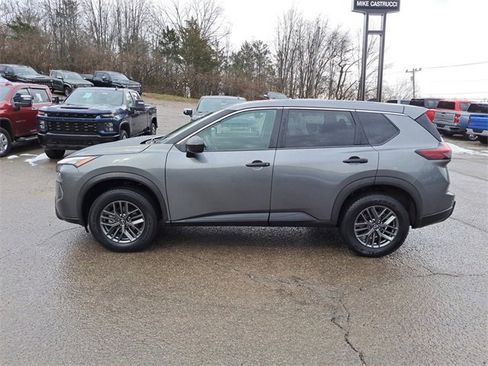 Used 2024 Nissan Rogue S image 2