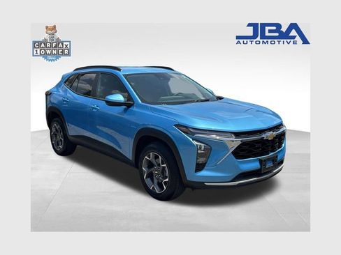 Used 2025 Chevrolet Trax LT w/ Driver Confidence Package FWD image 1
