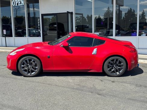 Used 2016 Nissan 370Z Coupe RWD image 2