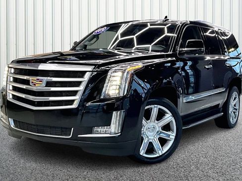 Used 2016 Cadillac Escalade Luxury image 3