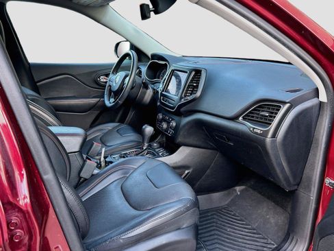 Used 2019 Jeep Cherokee Trailhawk AWD/4WD image 16