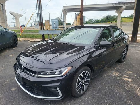 Used 2025 Volkswagen Jetta SE FWD image 1