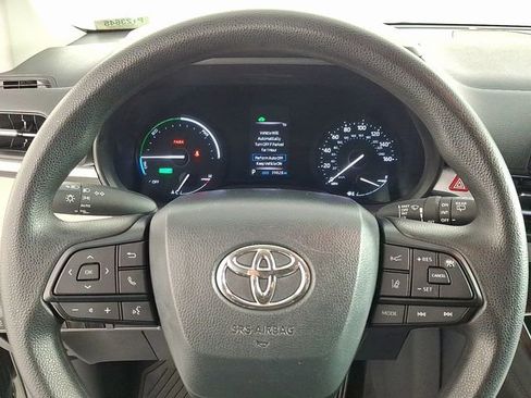 Certified 2024 Toyota Sienna LE image 18