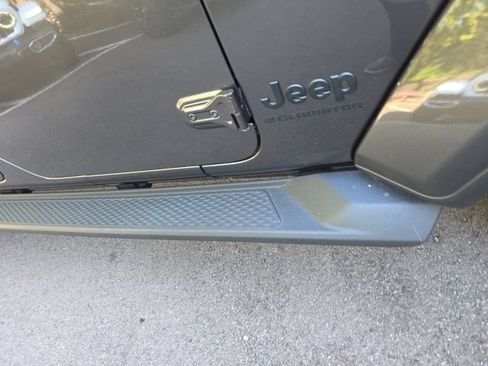 Used 2023 Jeep Gladiator Sport AWD/4WD image 5