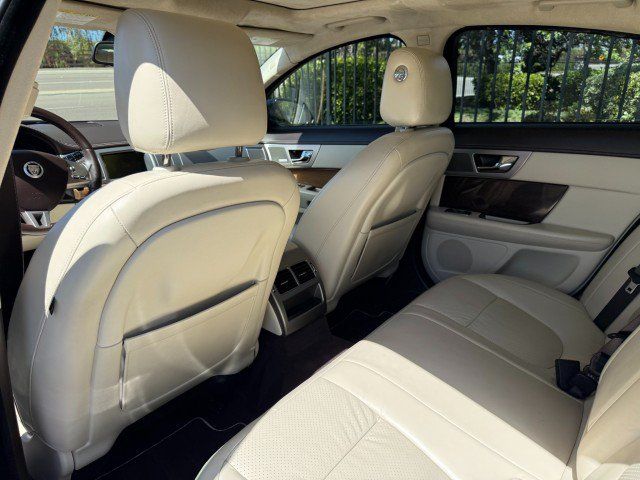 Used 2010 Jaguar XF Supercharged RWD image 13