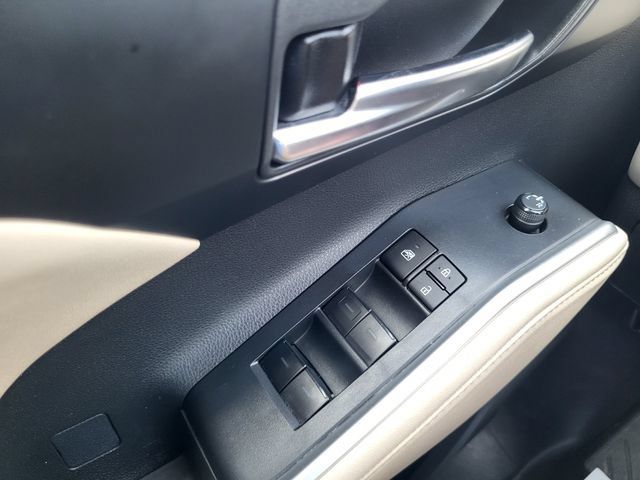 Used 2024 Toyota Highlander XLE AWD/4WD image 24