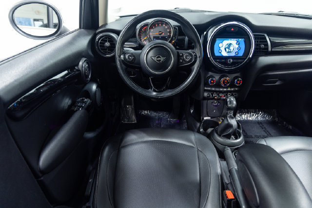 Used 2019 MINI Cooper 4-Door Hardtop w/ Storage Package FWD image 3