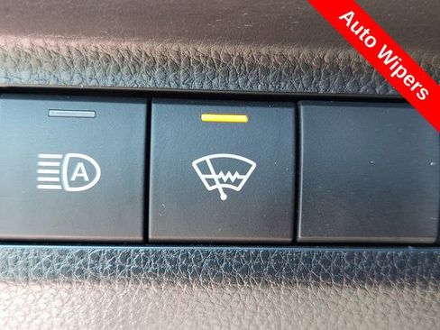 Certified 2022 Toyota RAV4 XLE Premium AWD/4WD image 18