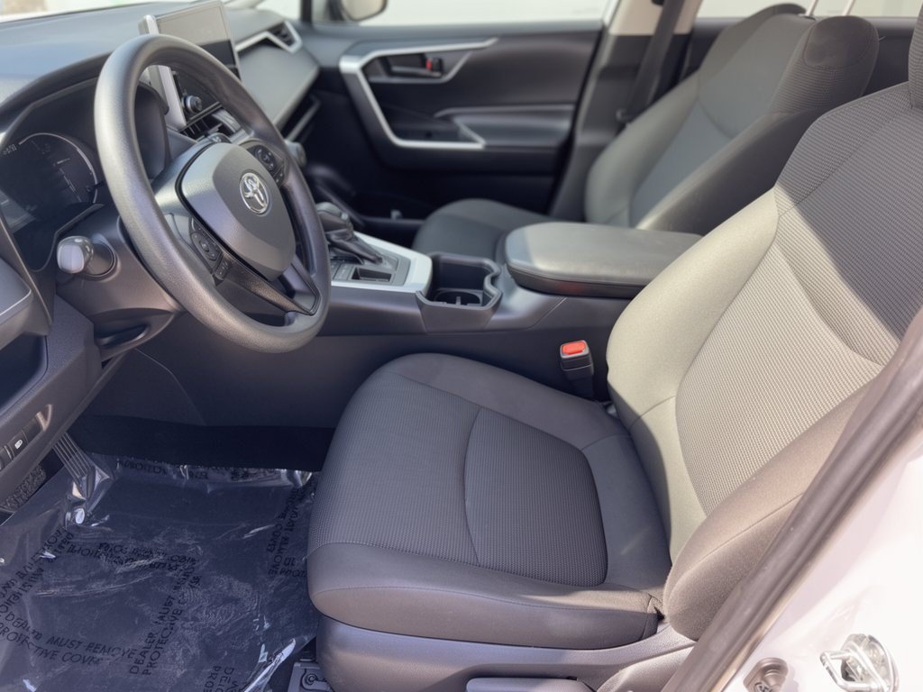 Used 2025 Toyota RAV4 LE FWD image 5