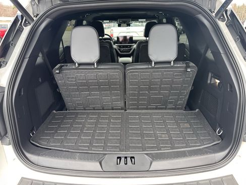 Used 2025 Ford Explorer ST image 17