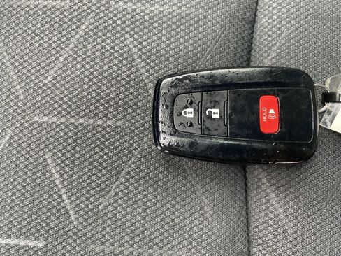 Used 2025 Toyota RAV4 XLE image 37